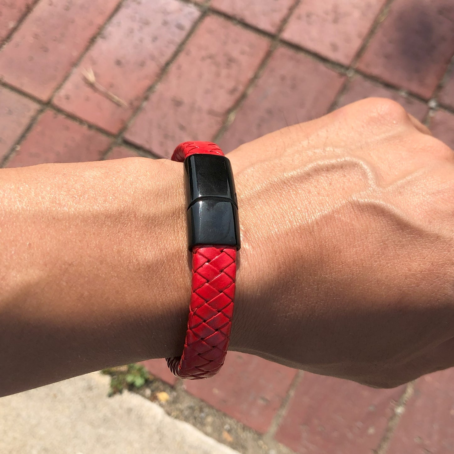 Men’s Red Leather Bracelet – Scarlet Eclipse | QJD